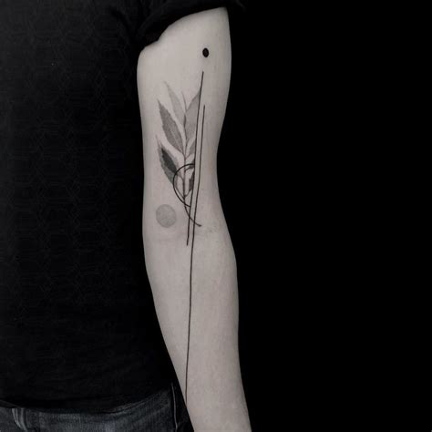 Finding the beauty in simplicity is the name of the game here, and focusing on basic geometric forms and clean, elegant materials are the rules. Axel Ejsmont Botanical Fine Tattos (With images ...