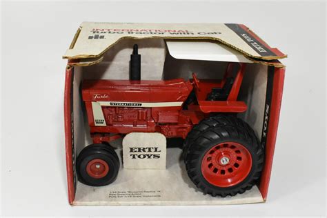 116 International Harvester 1466 Tractor With Duals And Canopy Toy