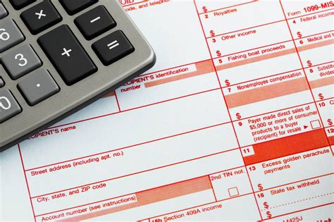 What’s the Difference Between W-2 Employees and 1099 Contractors