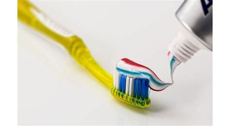 Cómo Limpiar Los Dientes Cuando No Hay Cepillo O Pasta Dental