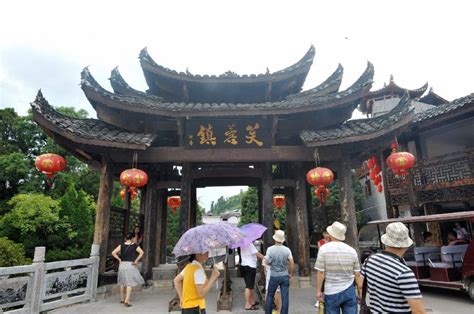 Tourists Enjoy Scenery Of Xiangxi Chinas Hunan Cn