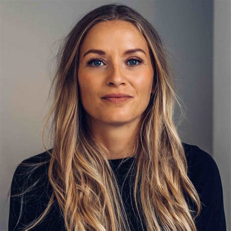 She may sometimes get into trouble and decides to solve her problems instead of yeeting away from them. Lisa Amalia di Bernardo - Selbstständig - Lisa Amalia di ...