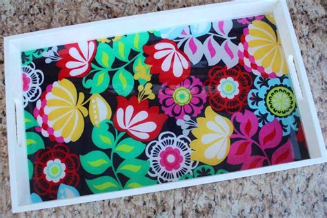 Gold glitter and sparkles are perfection for autumn and that transition into winter. Fabric Resin Serving Tray DIY