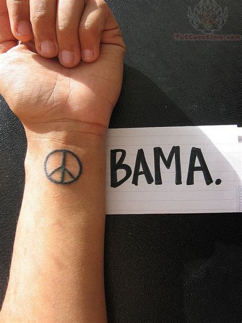 She also added her husband craig's name in may 2012, after these photos was taken. Peace Tattoo Design On Wrist - Tattoo Maze