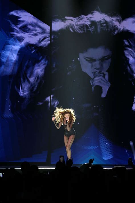 Selena Gomez Performing At Revival World Tour In Newark 29 Gotceleb