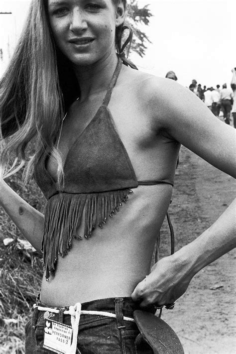 Las Chicas De Woodstock 1969 Marcaron La Tendencia De La Moda Actual