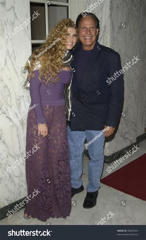 He later married lisa boehne, with whom he had one kid. Infomercials Star Ron Popeil & Wife At The Wellness ...