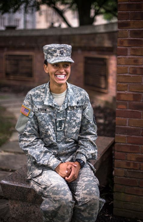 West Point Cadet Simone Askew Breaks A Racial And Gender Barrier The New York Times