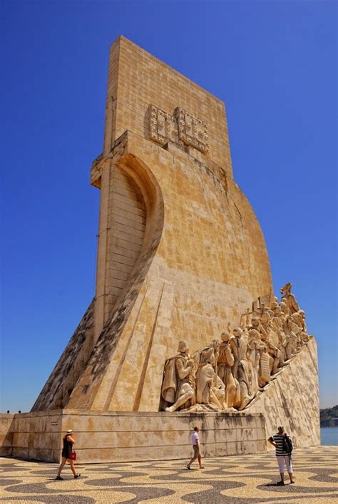 O padrão dos descobrimentos evoca a expansão ultramarina portuguesa. Padrão dos Descobrimentos: The Discoveries Monument in Lisbon | Amusing Planet