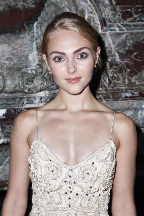 Words on bathroom walls belongs to the following categories: AnnaSophia Robb Sexy (85 Photos) | #TheFappening