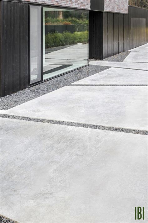 realisatie van oprit met gepolierde beton © bertbreugelmans