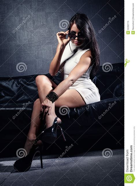 Erotische Brunettedamenaufstellung Stockbild Bild von brünette mode