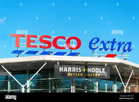 Tesco Extra Shop Sign Logo Hi Res Stock Photography And Images Alamy