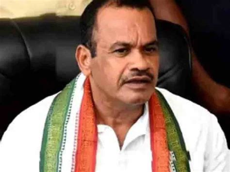 Telangana Cong Mp Venkat Reddy Threatens Party Leader On Leaked Phone Call Issues Clarification