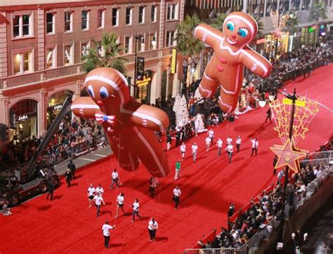 The Cw Offers Special The Hollywood Christmas Parade Greatest Moments