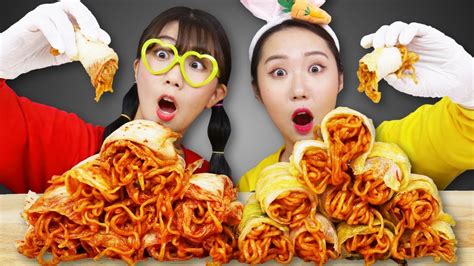 Kimchi Wrapped Nuclear Fire Noodles Mukbang 김치말이 불닭볶음면 먹방 Labeat 랩잇 Youtube