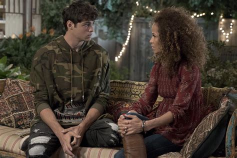 The Fosters Photo Noah Centineo Sherri Saum 94 Sur 373 Allociné