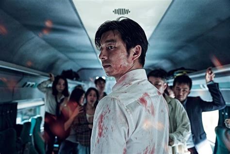 The korean peninsula is devastated and jung seok, a former soldier who has managed to escape overseas, is given a mission to go back and unexpectedly meets survivors. 《屍殺列車2》於8月12日上映!延續上集背景逃離喪屍半島的最後戰爭，超催淚的寫實人性描繪～ - GirlsMood 女生感覺