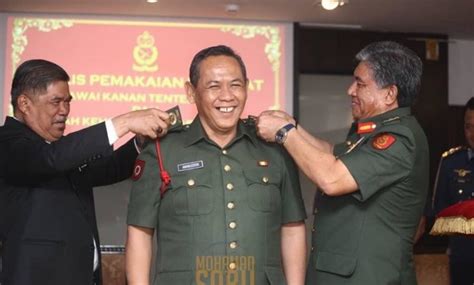 Pdrm gaji polis 2018 mengikut pangkat. Pemakaian pangkat: Hormat raja-raja Melayu, hormat tentera ...