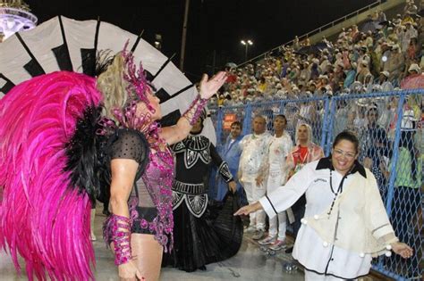 Ego Susana Vieira Ovacionada Antes De Desfile Das Campe S No Rio Not Cias De Carnaval