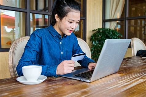 This statement credit may show up on your online account within a few days, although the exact time frame will vary depending on both your credit card issuer and the merchant. How Long Does It Take to Get a Credit Card? - SmartAsset