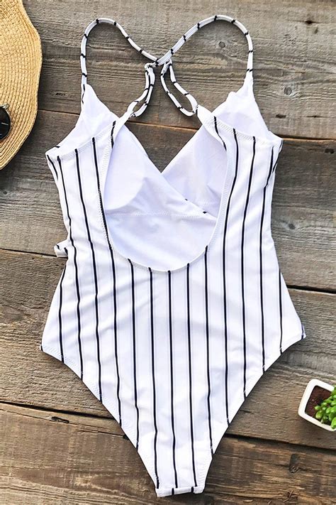 Cupshe Womens Stay Young Stripe One Piece Swimsuit Black Stripes