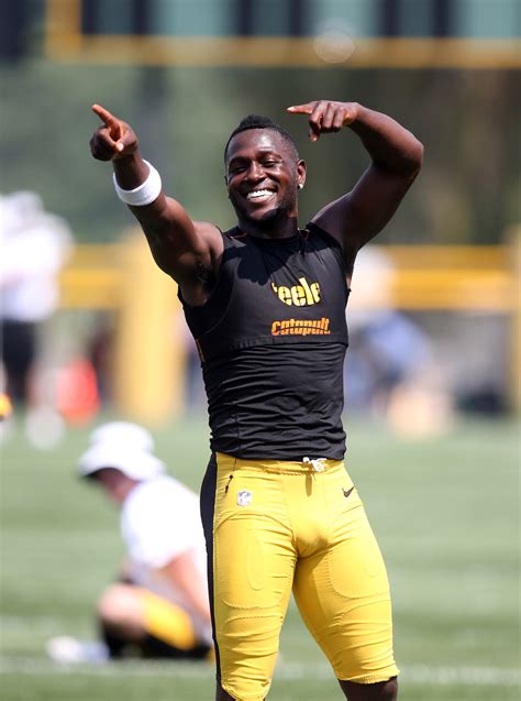 Antonio Brown Career and Injury Stats, Wife or Girlfriend, Age and Height