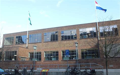 De accommodatie is dagelijks geopend en biedt veel zwemactiviteiten in ons moderne zwembad met splash area. Van Maanenbad en Zevenkampse Ring beste zwembaden van het ...