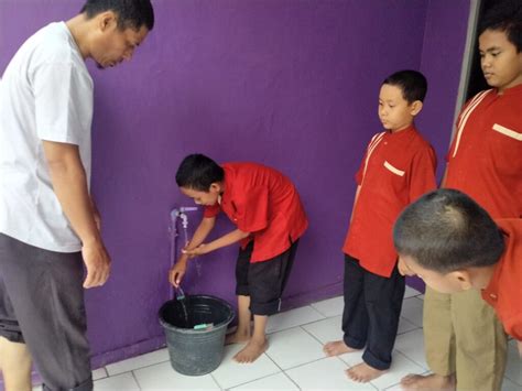 Belajar Wudhu Di Asrama Griya Yatim Dan Dhuafa Cilegon Banten Panti