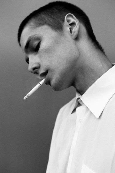 Сохранённые фотографии 821 фотография Мужское курение Портреты