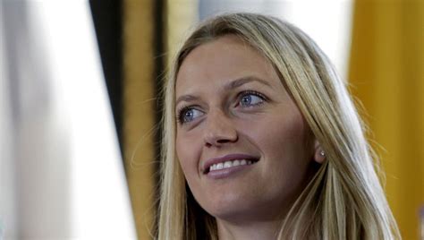 Dec 20, 2016 · petra kvitova wurde von einem bewaffneten mann überrascht und erlitt beim verteidigungsversuch eine schwere handverletzung. Petra Kvitova: Tennisstar von Einbrecher mit Messer ...
