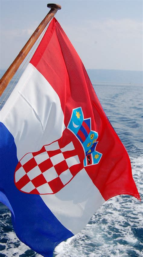 Die flagge kroatiens besteht aus drei horizontalen streifen von gleicher breite mit dem kroatischen nationalwappen in der mitte. 35 Flagge Kroatien Bilder - Besten Bilder von ausmalbilder