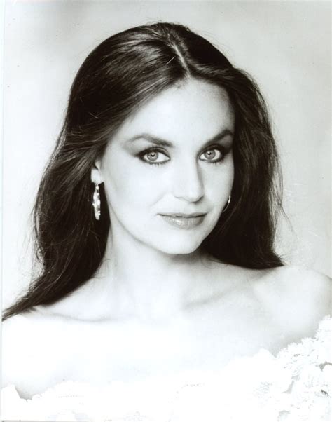 Crystal Gayle 8x10 Glossy Photo Y1651