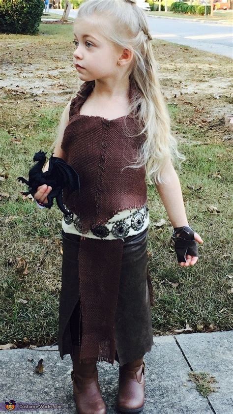 13 Amazing Pictures Of Kids And Families In Game Of Thrones Costumes