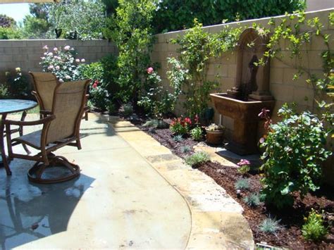 When it comes to tuscan living room ideas, for me, the one thing to keep in mind is 'raw earth'. Creative Idea : Small Tuscan Garden Design With Beautiful ...