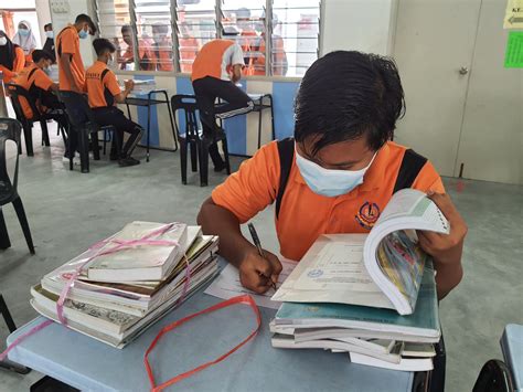 Terkini, amanah saham bumiputra (asb) tidak lagi menggunakan buku akaun untuk tambah pelaburan, keluar duit, kemaskini buku atau tiada lagi cetakan rekod transaksi dan serta baki terkini dalam buku akaun yang boleh anda semak atau rujuk. PUSAT SUMBER SEKOLAH : Pemulangan dan penerimaan buku teks