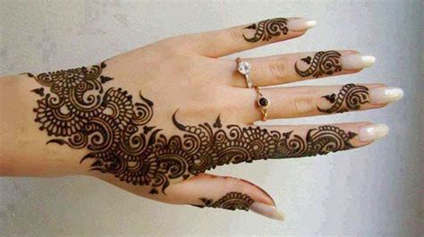 Running bond is a design pattern that uses staggered stone, brick, or tile layouts to create something of a linear puzzle board effect that captures the eye. Beautiful Simple Mehndi Designs 2014-15 | Mehndi Designs 2014