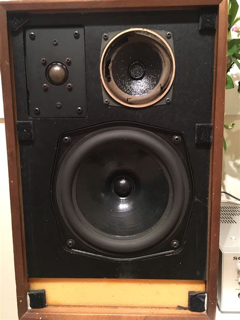 IMF "Super Compact" speaker. Midtone speaker needs re-coning. Excellent