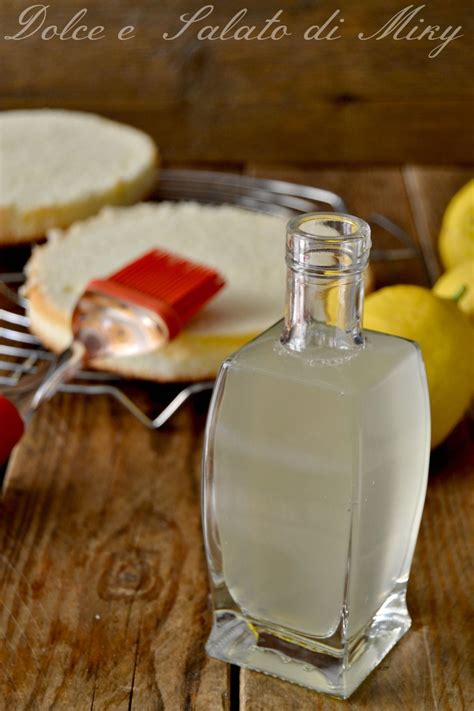 Preparare la bagna al limoncello è molto semplice. bagna al limone per torte, ideale per bagnare dolci da ...