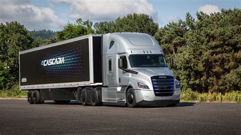 Quiet Launch Daimler Builds First Electric Heavy Duty Semis For Fleet Test
