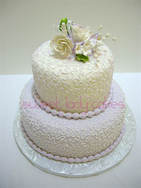 Cornelli Lace Cake With Gumpaste Flowers Although An Anniversary Cake