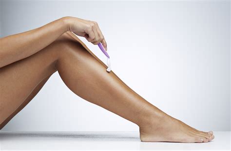 How To Shave Your Legs Best Way To Shave Legs Who Magazine