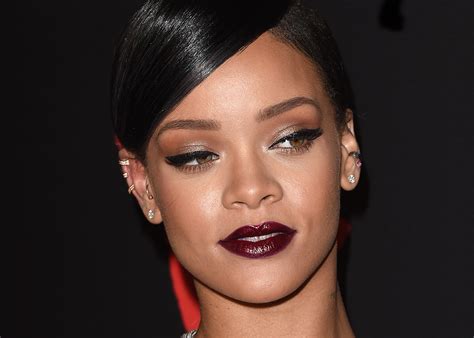 Rihannas Most Iconic Makeup Looks Fashionisers©