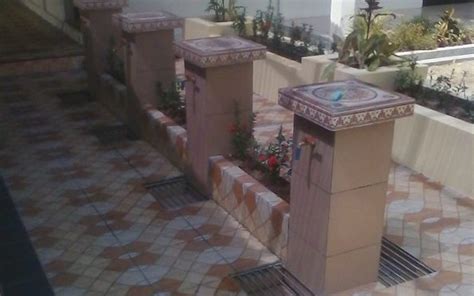 Konsep minimalis dari tempat wudu ini dapat terlihat pada tiang yang berjejer dan berbentuk kotak. Gambar Tempat Wudhu Masjid Minimalis - Model Rumah 2019