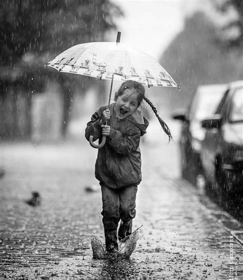 Walking In The Rain Singing In The Rain I Love Rain Girl In Rain