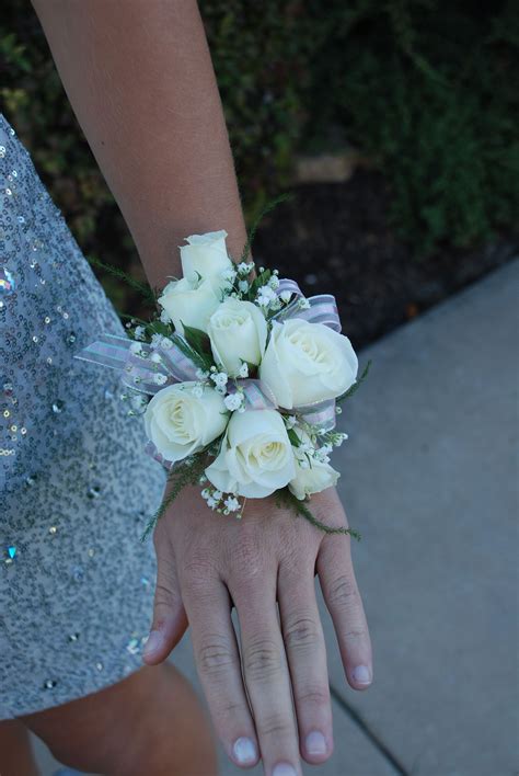 Pretty Flower Corsages For Beautiful Bridal And Bridesmaid Ideas 45