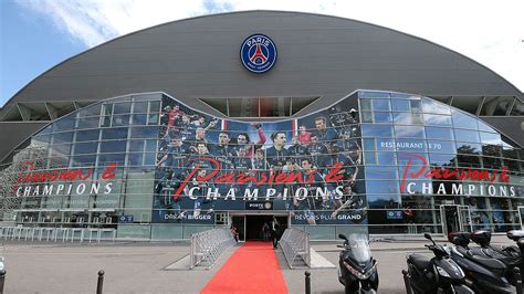 PSG investigate buying their Parc des Princes ground
