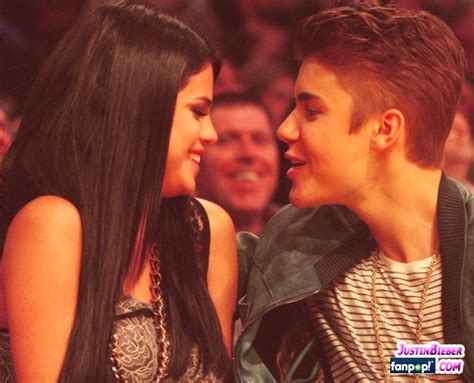 Justin Bieber And Selena Gomez Kissing At Lakers Game Justin Bieber Photo 30549684 Fanpop