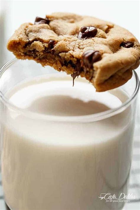 Brown sugar yields soft chocolate chip cookies and white sugar helps the cookies spread. Easy Soft Chewy Chocolate Chip Cookies - Cafe Delites