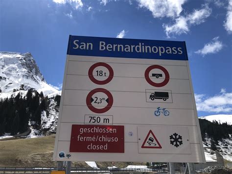 Autolla Alpeille San Bernardino Pass Sveitsi TÄmÄ Matka